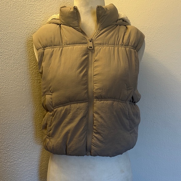 Miss Posh Tan Puffer and Sherpa Junior’s Vest Size S - Picture 1 of 12